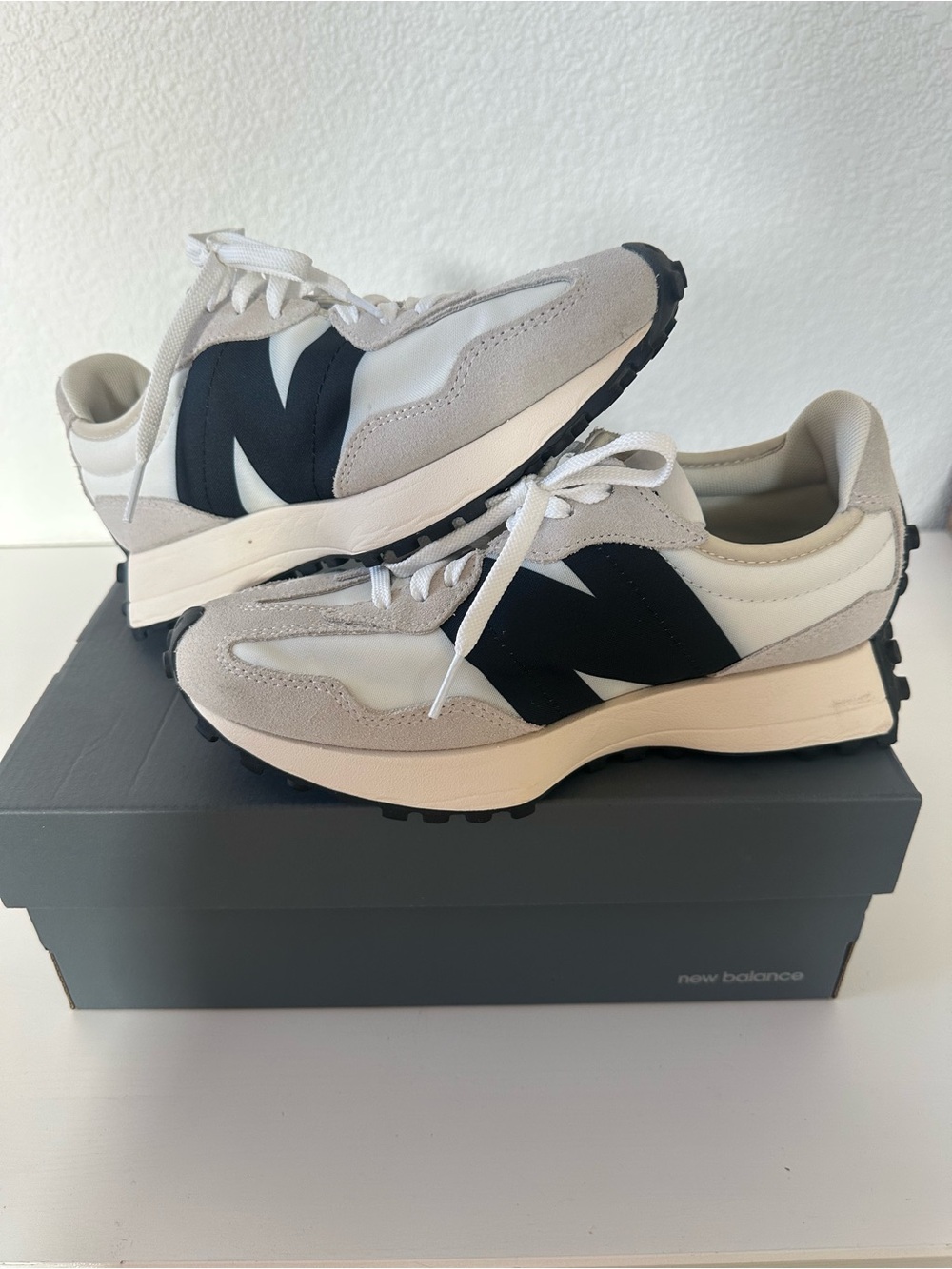 New Balance Men's White, Black & Beige Retro Runner Sneakers